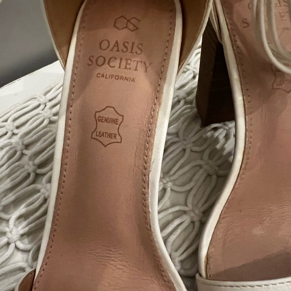 Oasis Society Chunky Heels - Picture 2 of 12